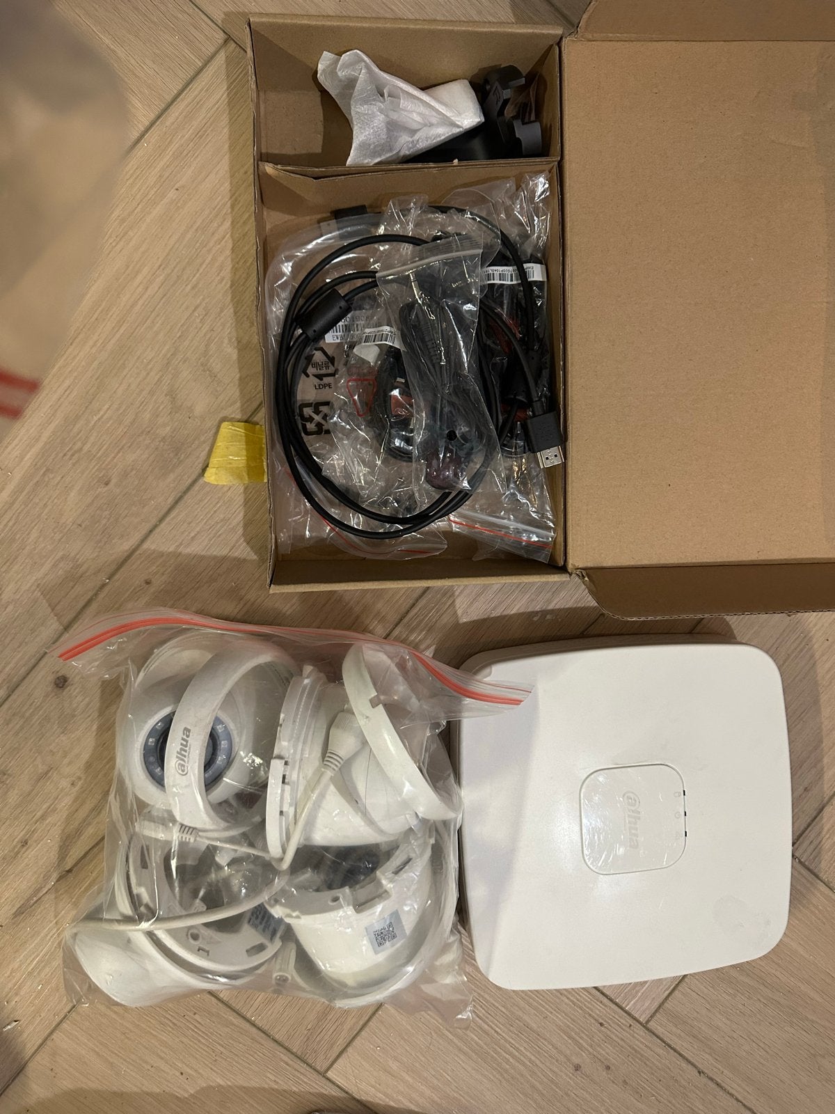 Dahua Beveiligingscamerasysteem met Recorder, Ophalen, Gebruikt, Buitencamera