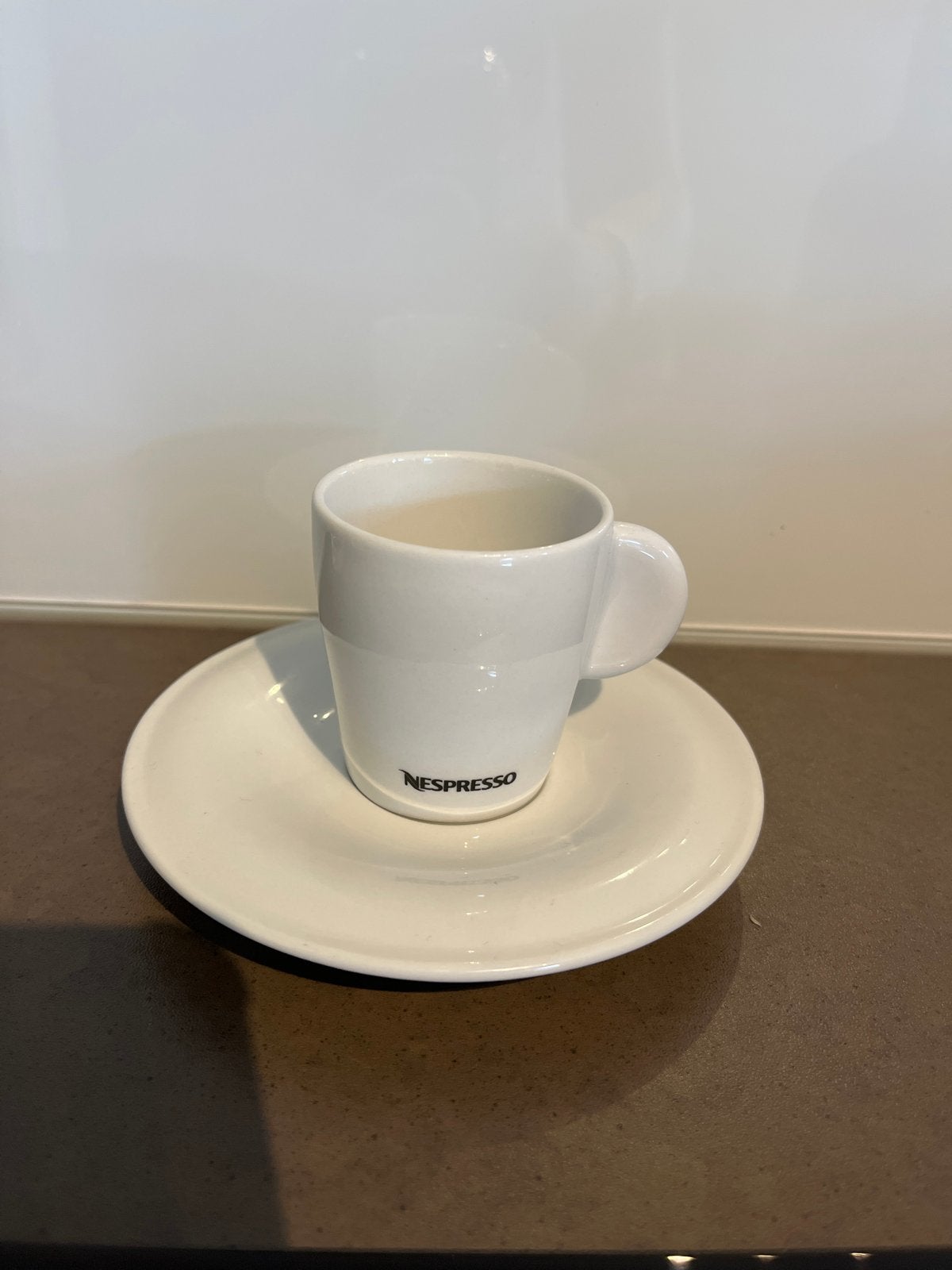 Nespresso Espresso kop en schotel, Overige merken, Keramiek, Ophalen of Verzenden, Zo goed als nieuw
