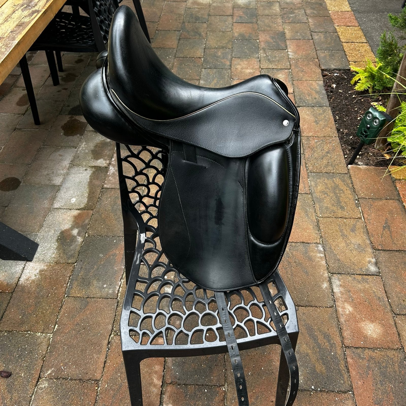 Custom zadel, Dieren en Toebehoren, L (17.5 inch), Gebruikt, Zachte zit, Dressuur