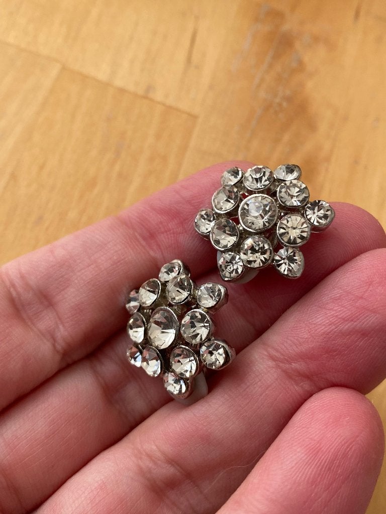 Vintage Clips Oorbellen zilverkleurig vol strass zgan, Overige materialen, Ophalen of Verzenden, Zo goed als nieuw, Zilver
