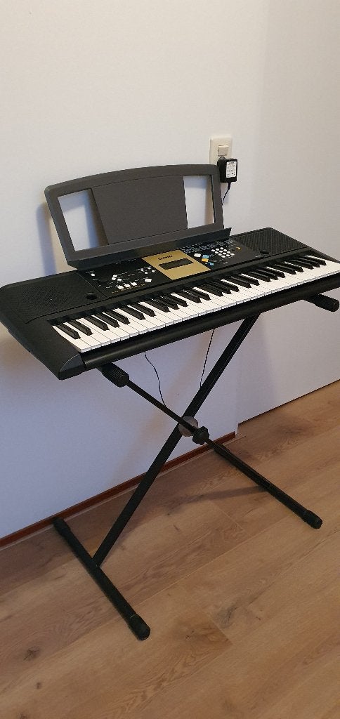 Yamaha PSR-E223 YPT-220 Keyboard Piano Midi, Muziek en Instrumenten, Keyboards, Ophalen, 61 toetsen, Zo goed als nieuw, Midi-aansluiting