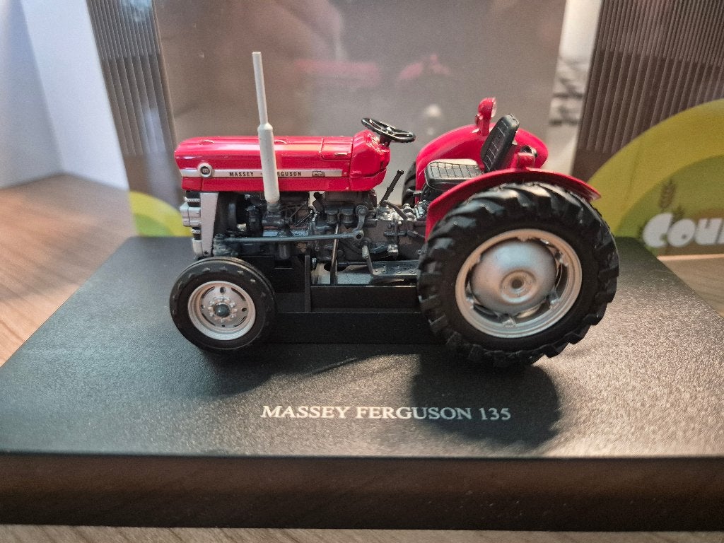 MASSEY FERGUSON 135, Ophalen of Verzenden, Zo goed als nieuw, Tractor of Landbouw, Universal Hobbies