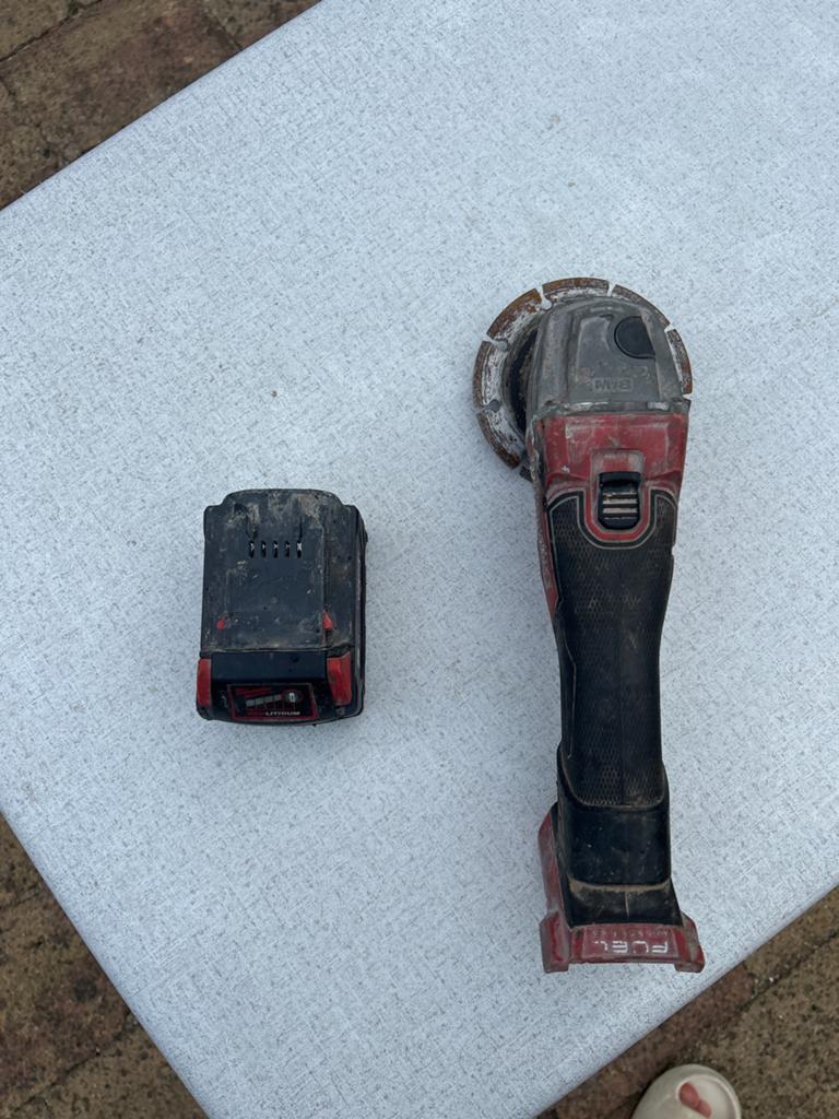 Milwaukee Haakse Slijper M18 FUEL met 5.0Ah accu, Doe-het-zelf en Verbouw, Gereedschap | Slijpmachines, Ophalen of Verzenden, Zo goed als nieuw