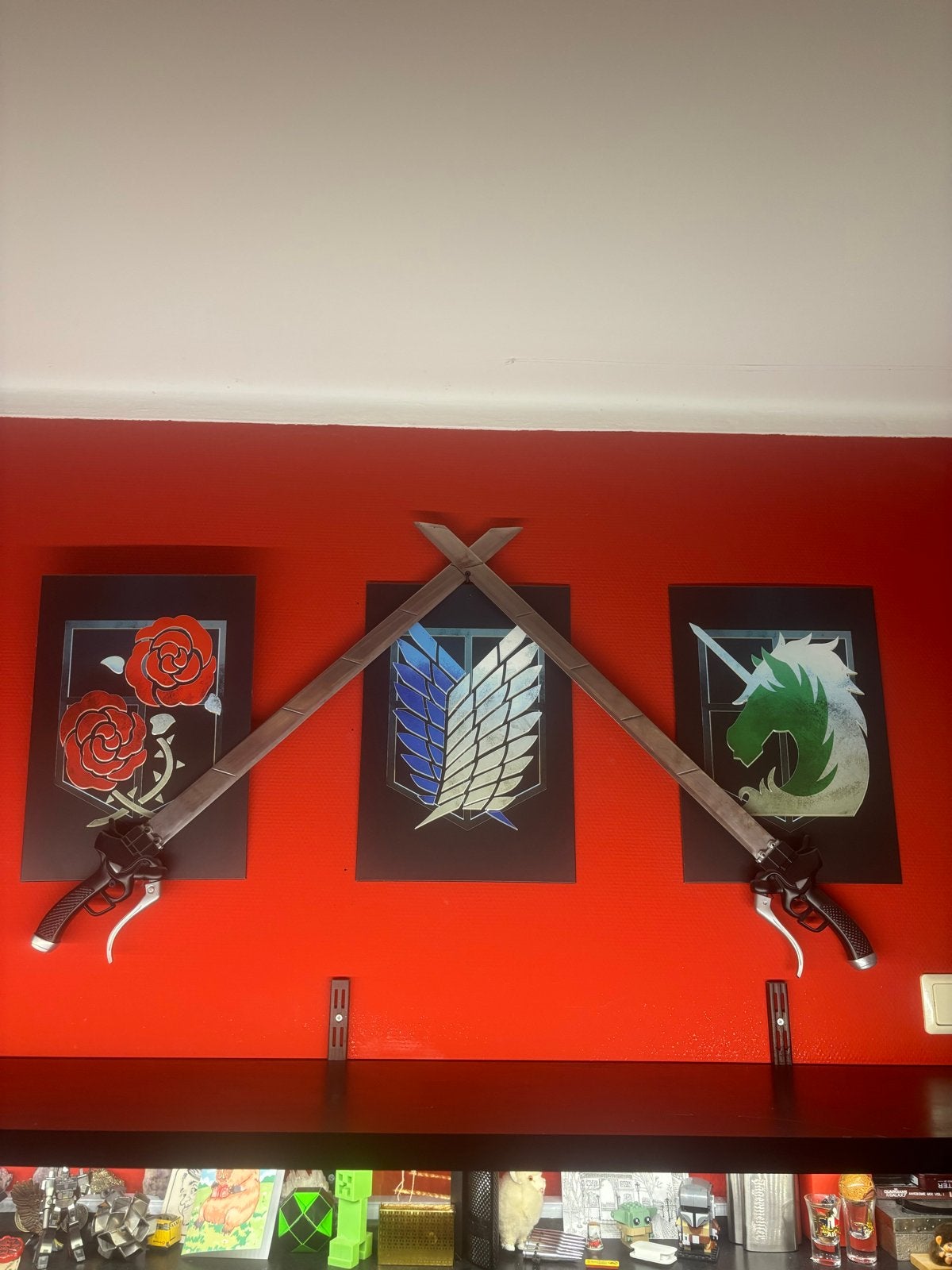 Attack on Titan Muurdecoratie: Zwaarden & Displate Posters, Verzamelen, Ophalen of Verzenden, Zo goed als nieuw