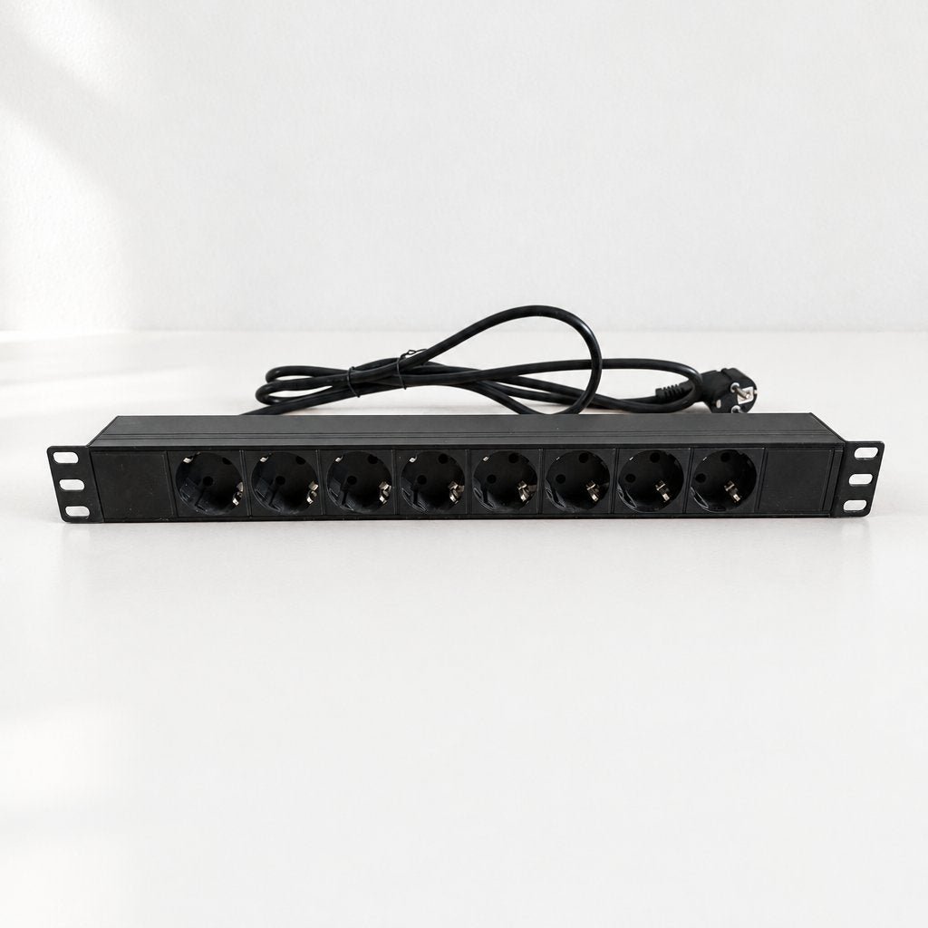 19 inch rack stekkerdoos 8x Schuko (1U) – server/studio, Computers en Software, Ophalen, Zo goed als nieuw