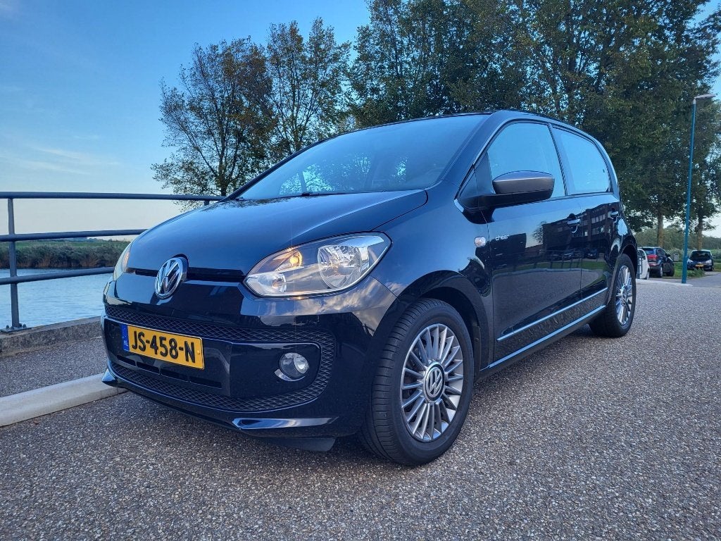 VW up 1.0 55KW = High Up - 2013 Zwart- Cheer- Blue Motion., Auto's, Voorwielaandrijving, Stof, Up!, 840 kg
