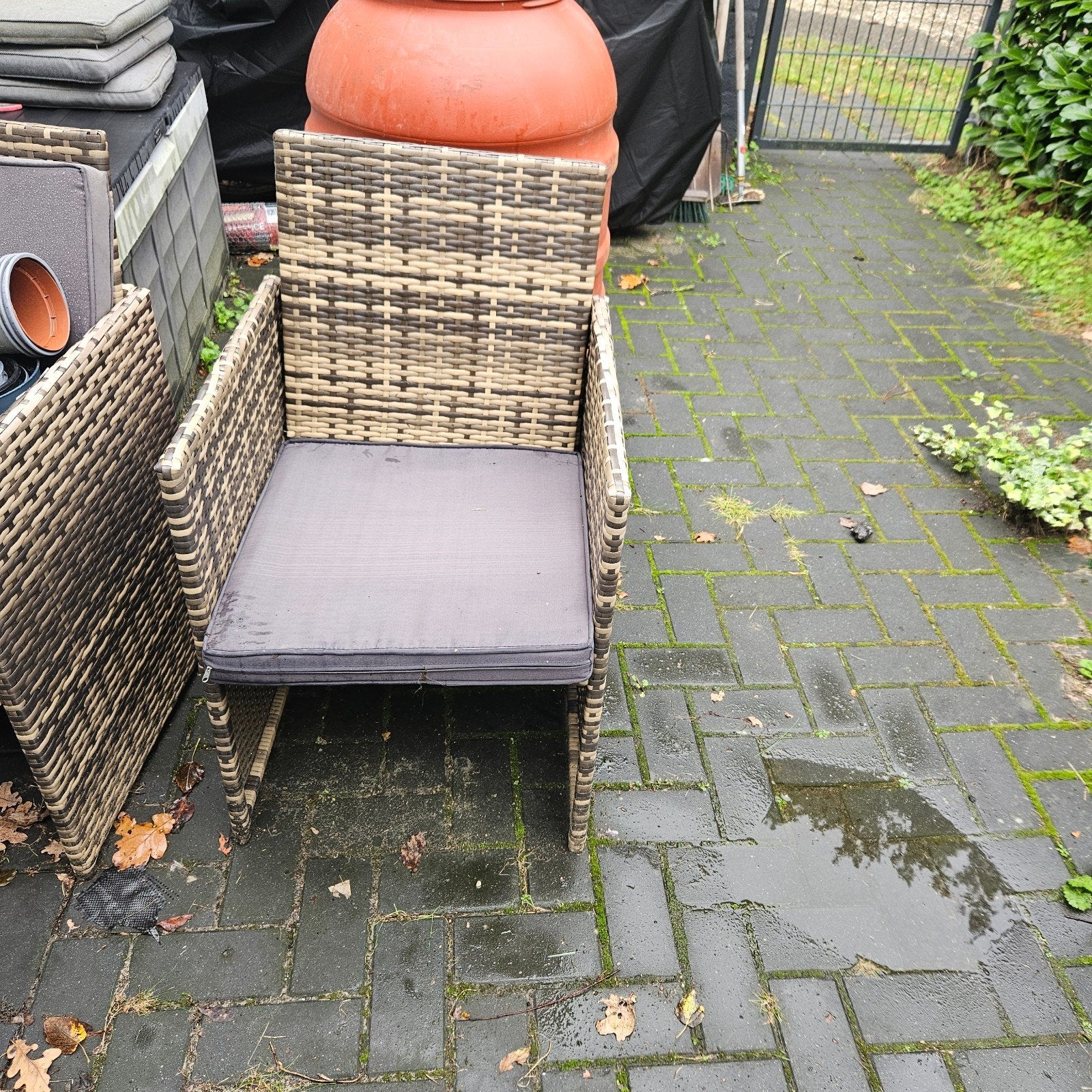 Gratis tafel met 2 stoelen, Ophalen, Gebruikt, Kunststof