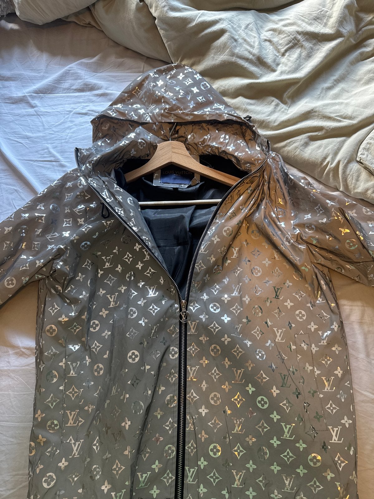 Louis Vuitton Monogram Regenjas Zilver Maat L, Verzenden, Zo goed als nieuw, Maat 52/54 (L), Zilver