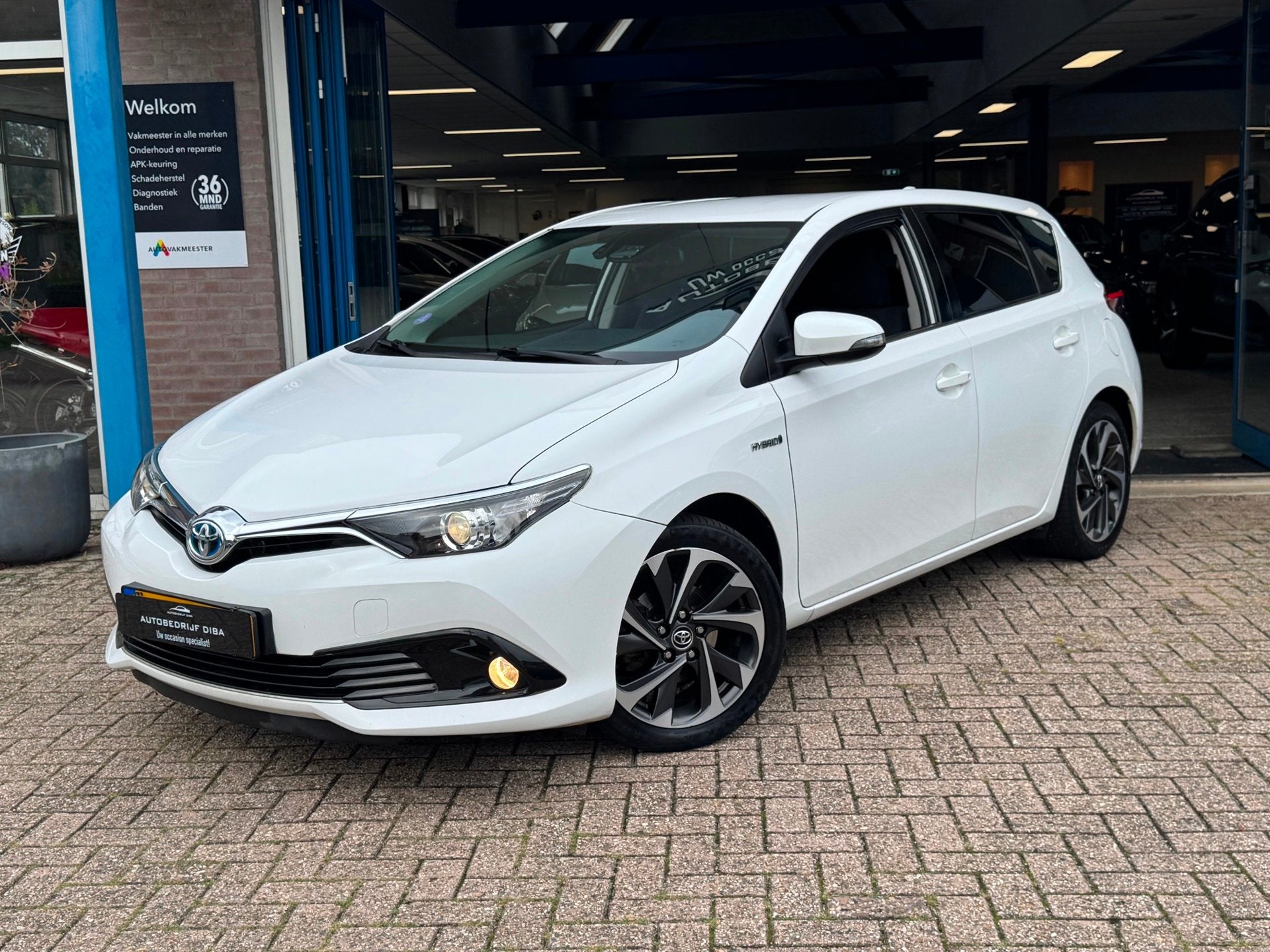 Toyota Auris Touring Sports 1.8 Hybrid Active AUT NAVI NAP!, Auto's, Dealer onderhouden, Stof, Gebruikt, 4 cilinders