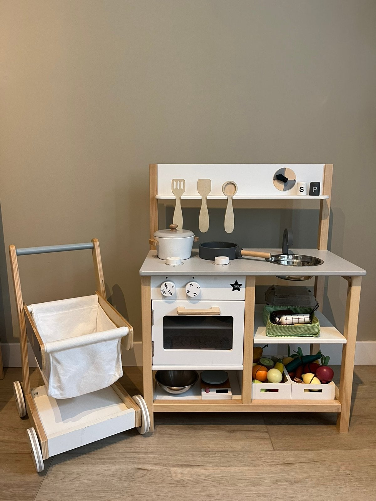 Houten speelgoed keuken, met winkelkar kidsconcept, Ophalen, Zo goed als nieuw