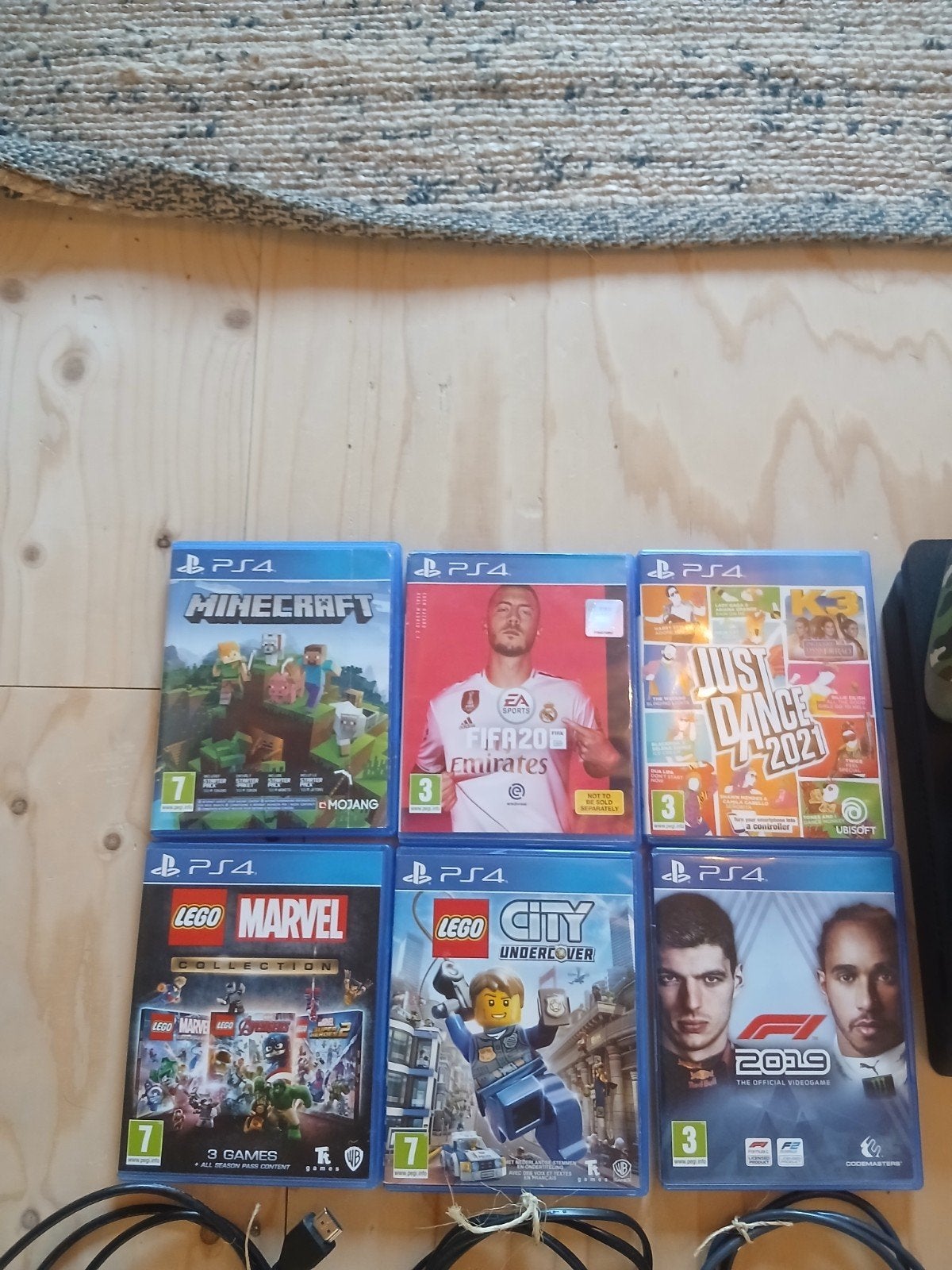 PS4  met 2 controllers en 6 games, Spelcomputers en Games, Gebruikt, Overige genres, 2 spelers, Eén computer