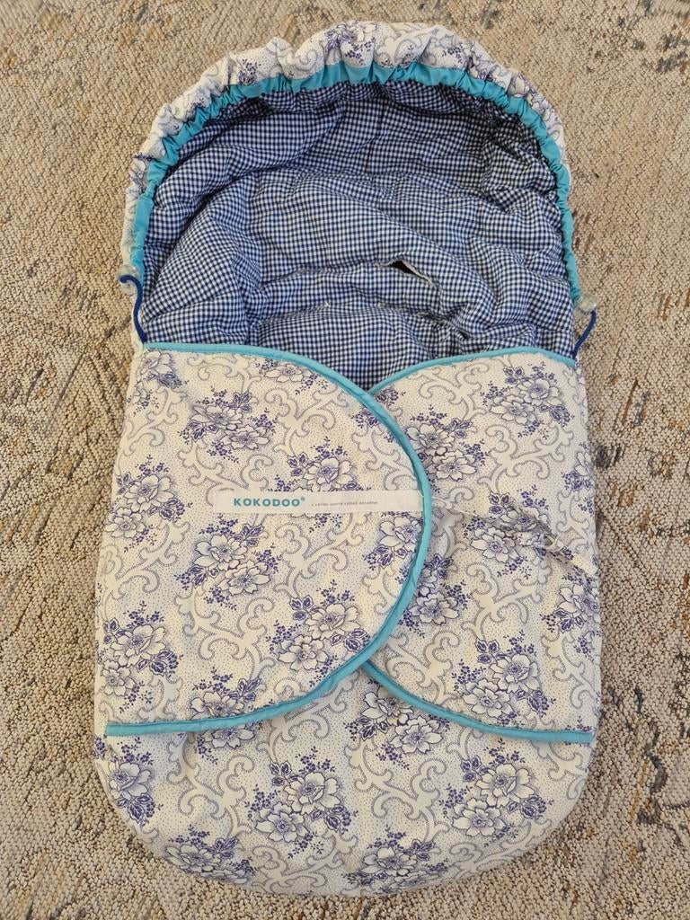 Kokodoo voetenzak voor autostoel - Blauw/Wit bloemenprint, Ophalen