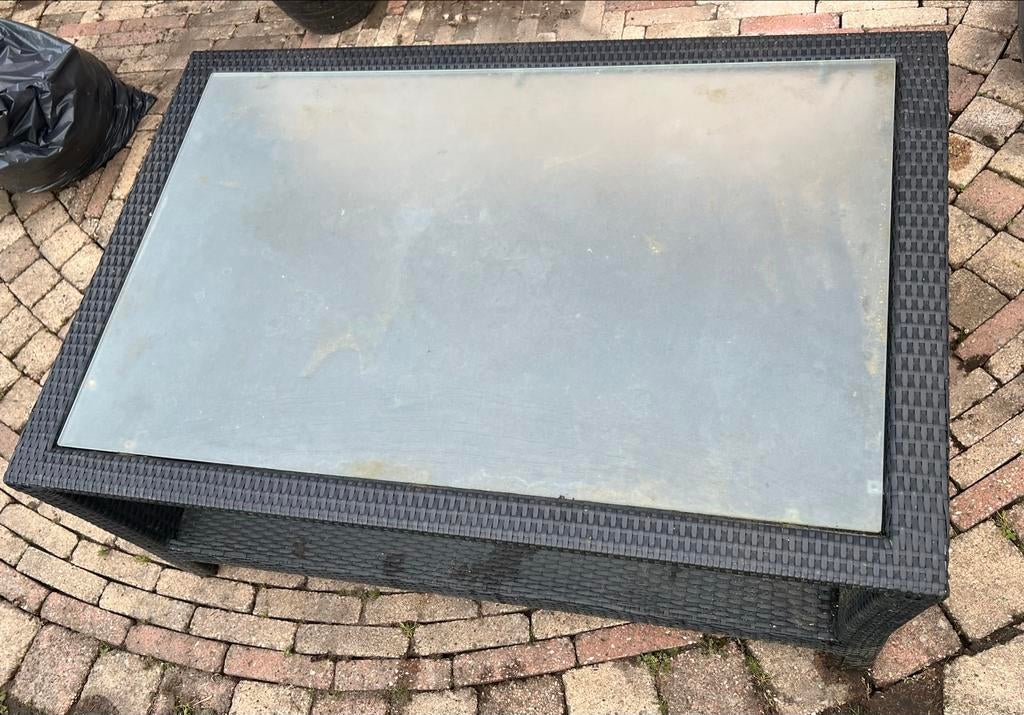Bellagio   Wicker bijzettafel met glazen blad, Ophalen of Verzenden, Gebruikt, Bijzettafel