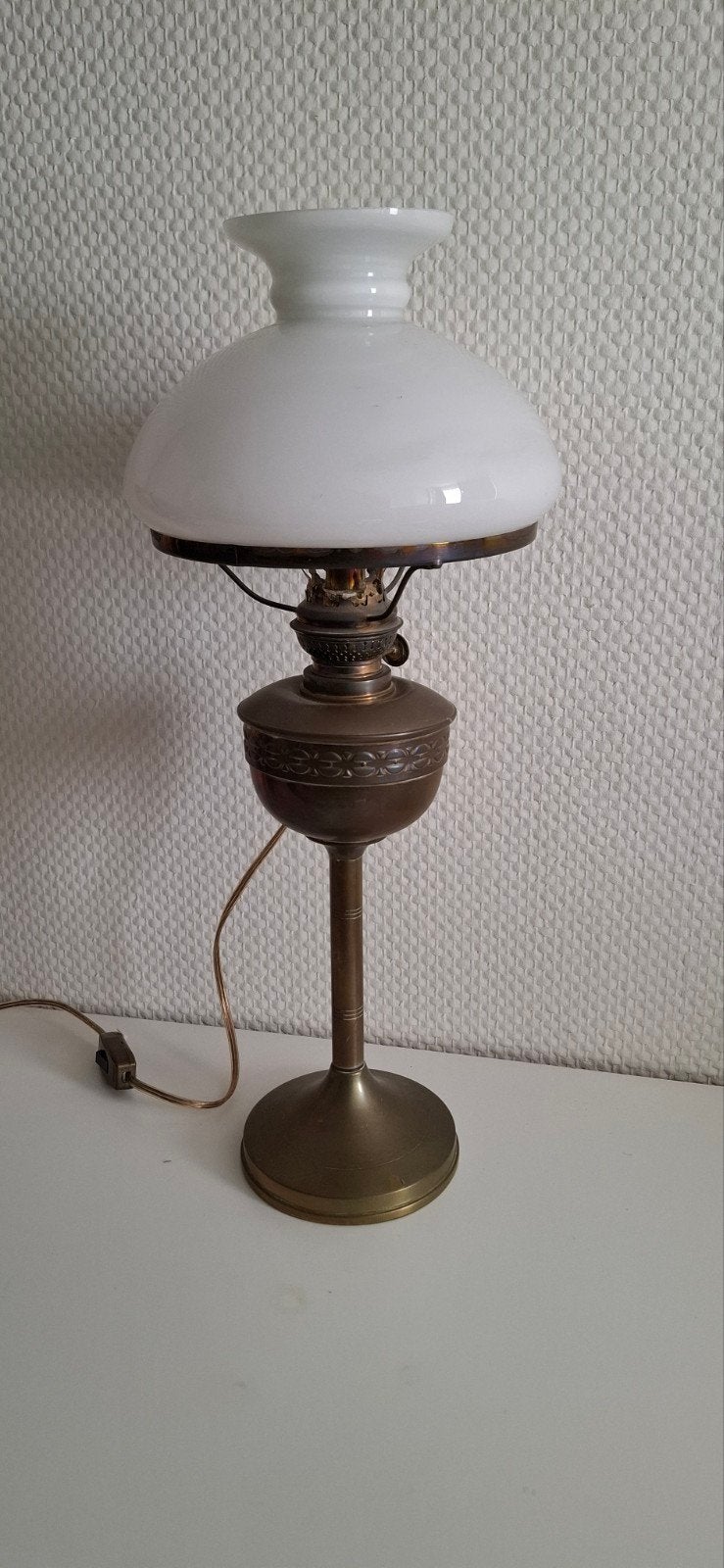 antieke  staande olielamp (met lamp), Ophalen