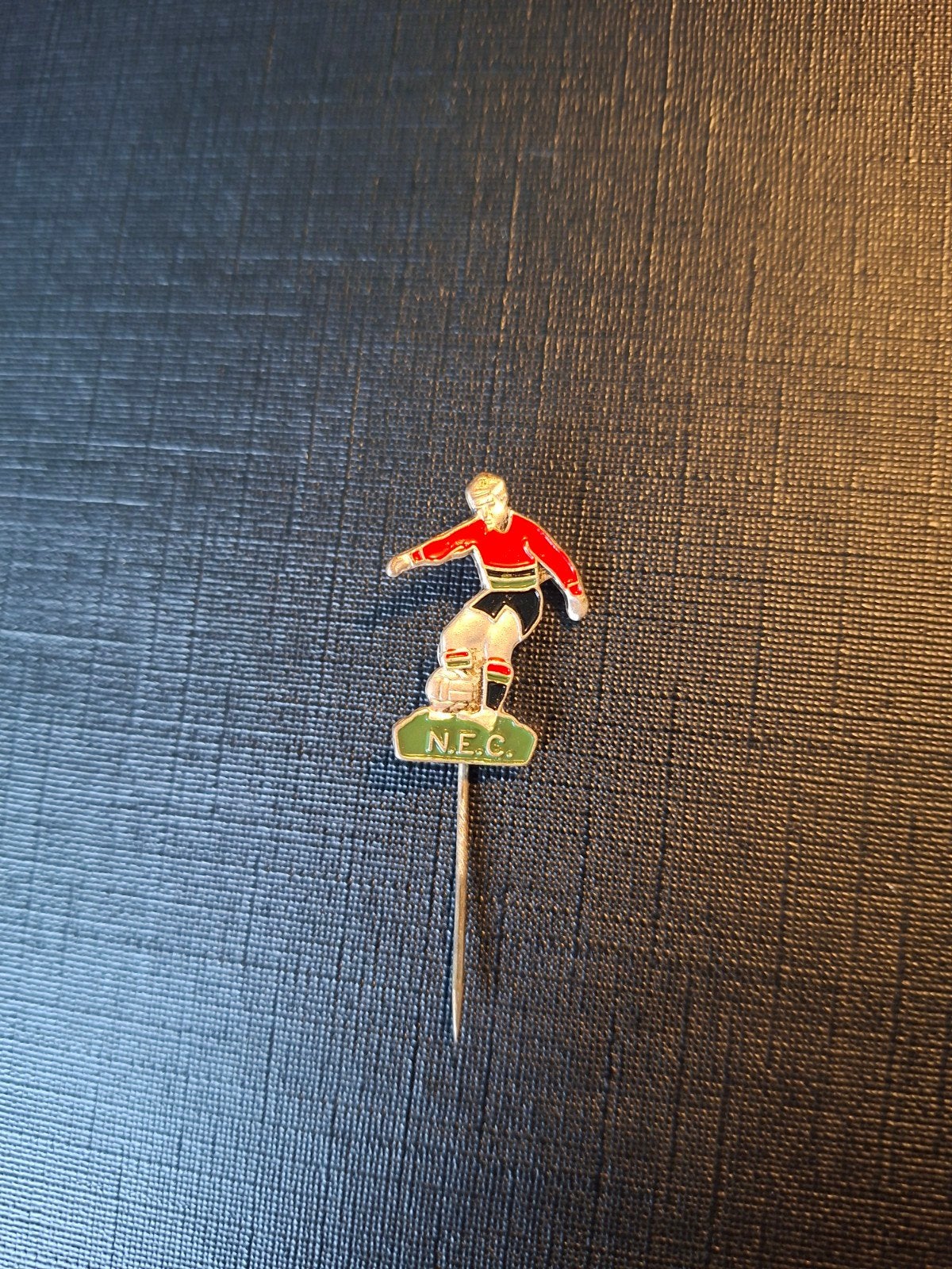 Vintage N.E.C. Voetbalspeldje - Gebruikt, Verzamelen, Speldjes, Pins en Buttons, Ophalen of Verzenden