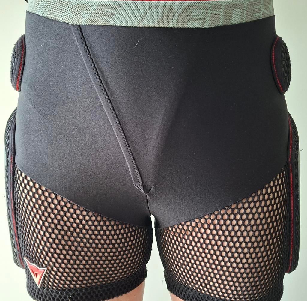 Dainese Hard Protectie Short snowboarden/ motorrijden Maat L, Dainese, Overige typen, Heren, Ophalen of Verzenden