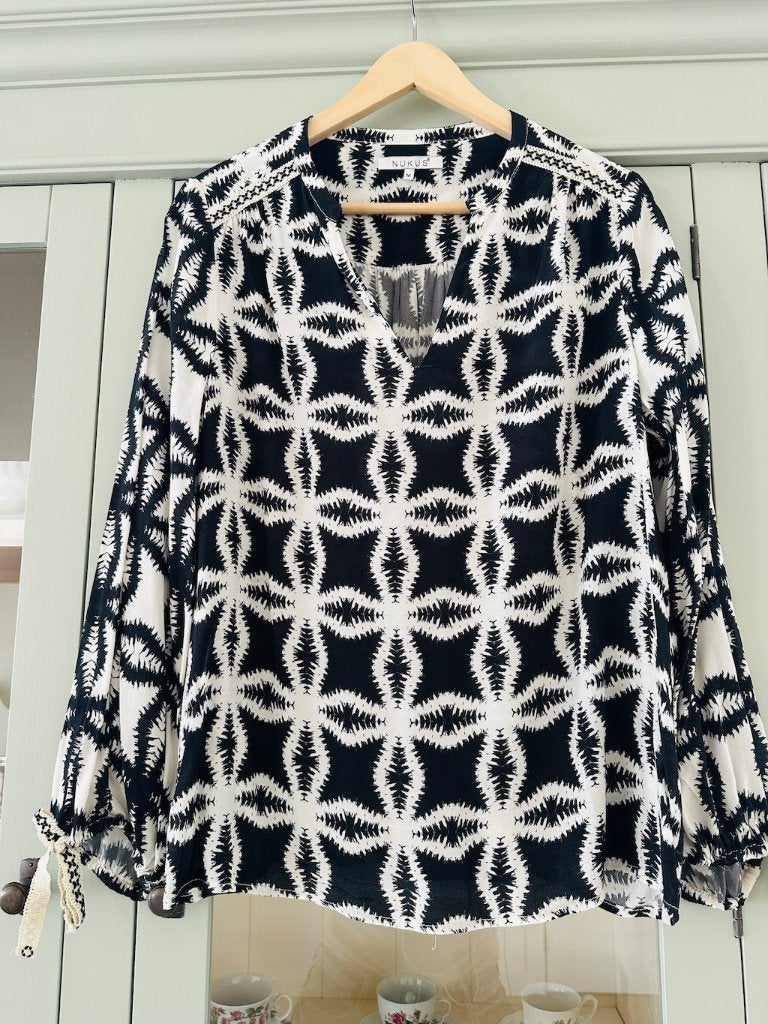 Blouse Nukus Zwar Beige maat M L Nieuw, Kleding | Dames, Maat 38/40 (M), Zwart, Ophalen of Verzenden, Zo goed als nieuw