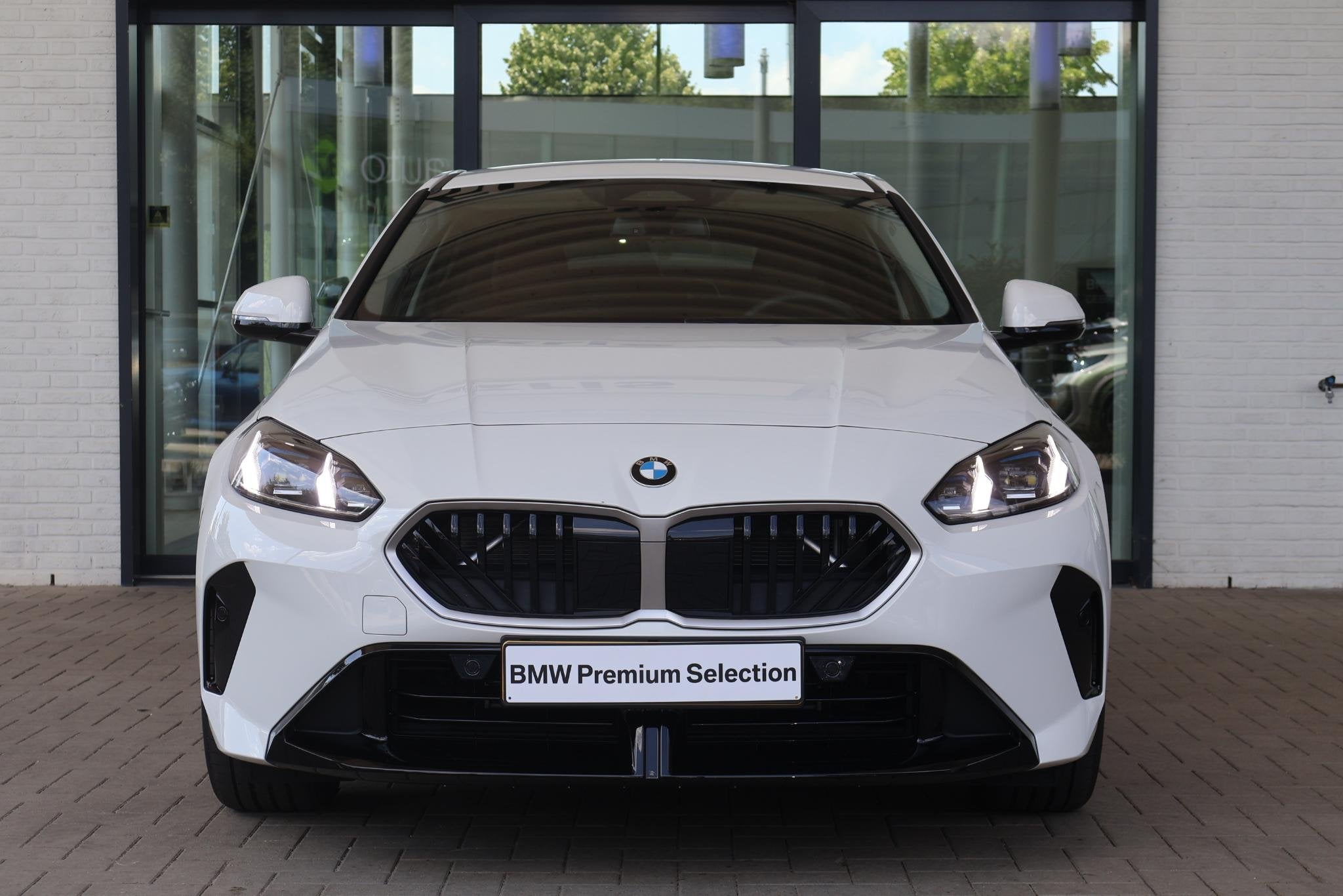 BMW 1-serie 120 M Sport Design Edition | Premium Pack | Driv, Automatische klimaatregeling, Euro 6, Met garantie (alle), Wit