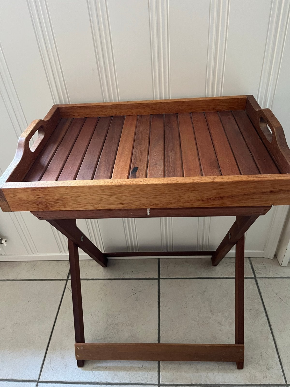 Houten dienblad op inklapbaar onderstel, Huis en Inrichting, Gebruikt, ?, Dienblad, Met handvatten