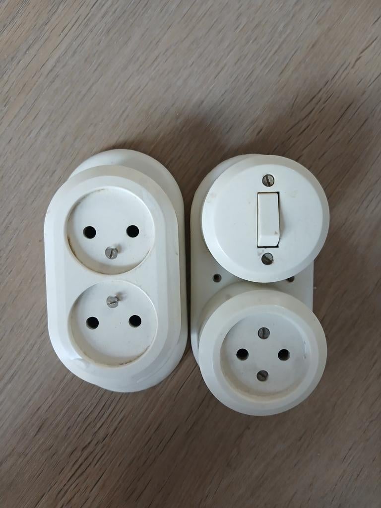 Jaren 60 schakelaars en stopcontacten / vintage, Doe-het-zelf en Verbouw, Elektra en Kabels, Ophalen of Verzenden, Gebruikt, Stopcontact