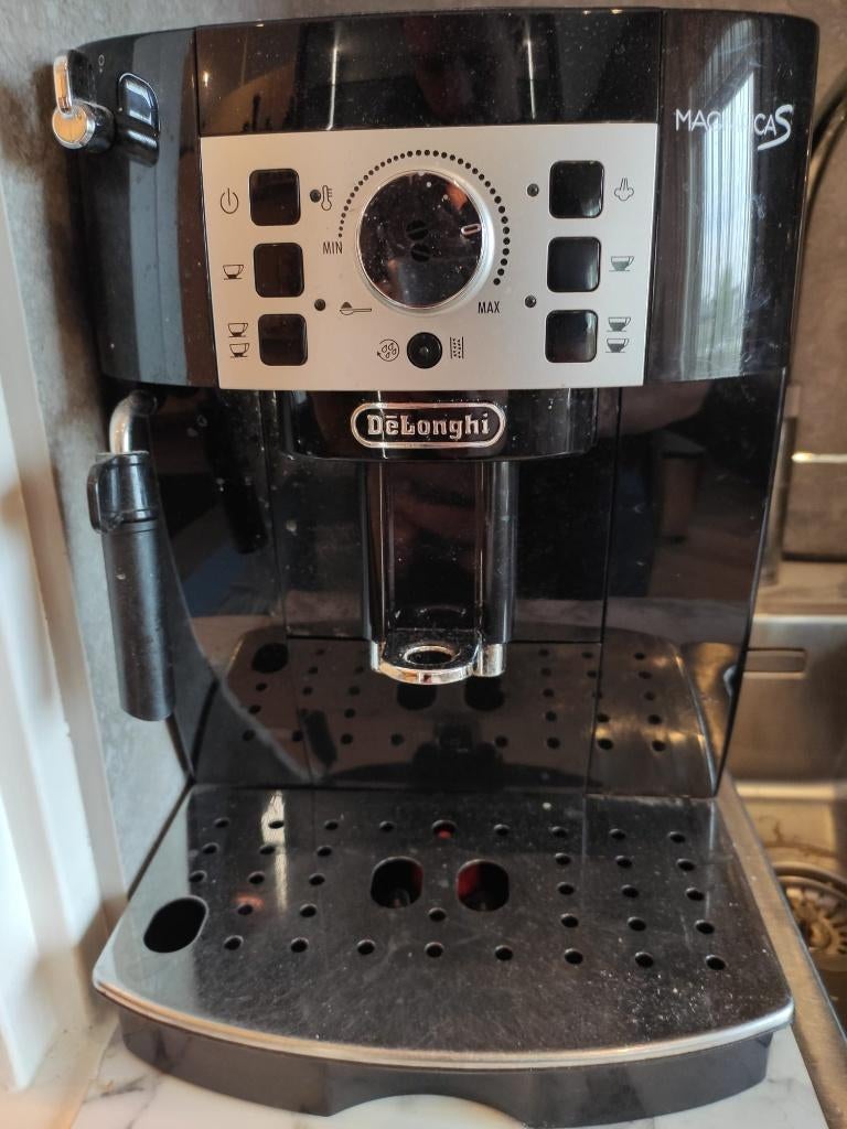 Delonghi magnifica s, Ophalen, Gebruikt, 10 kopjes of meer, Koffiemachine