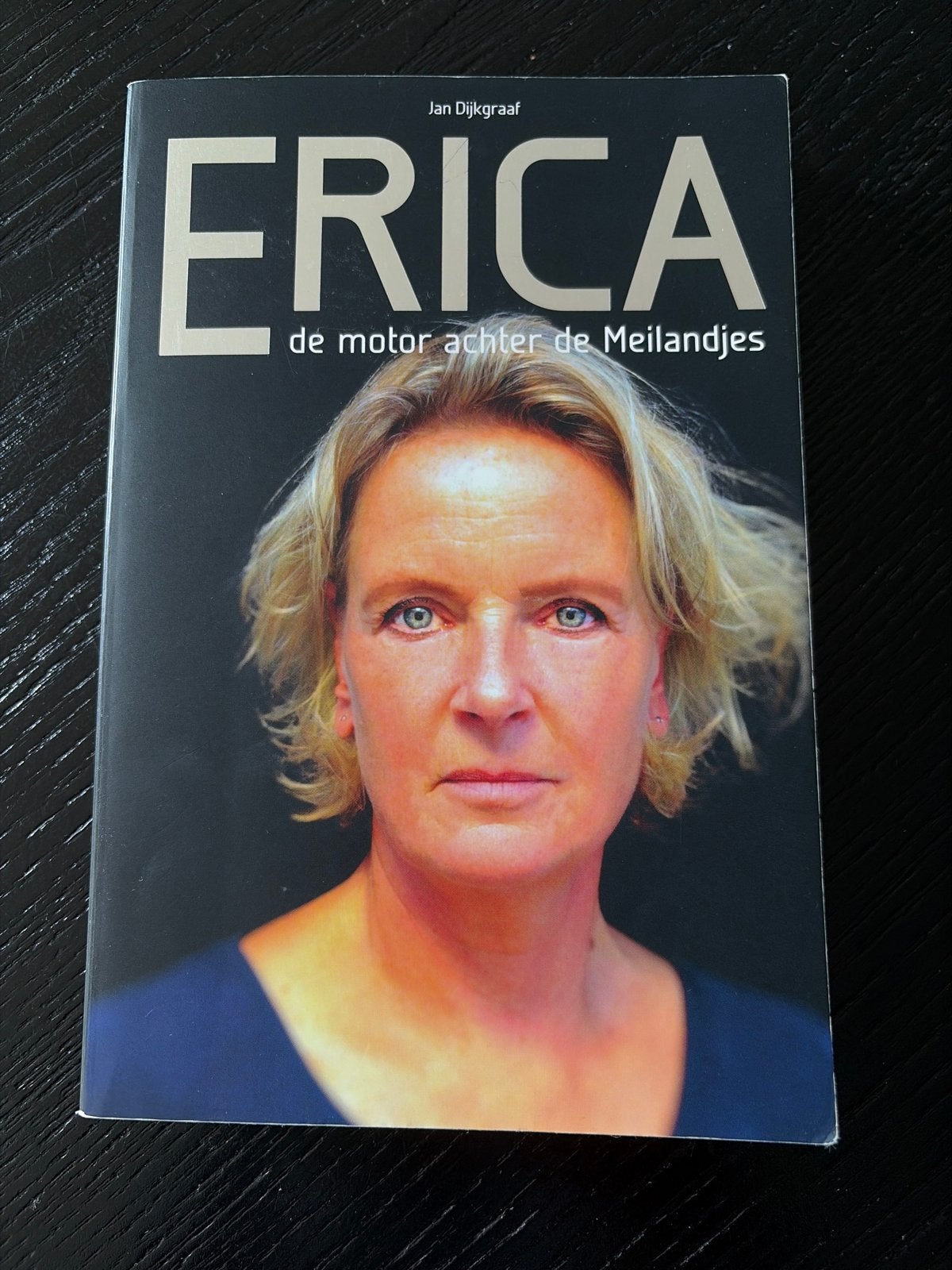 Erica: De motor achter de Meilandjes - Jan Dijkgraaf, Boeken, Ophalen of Verzenden, Gelezen, Film, Tv en Media