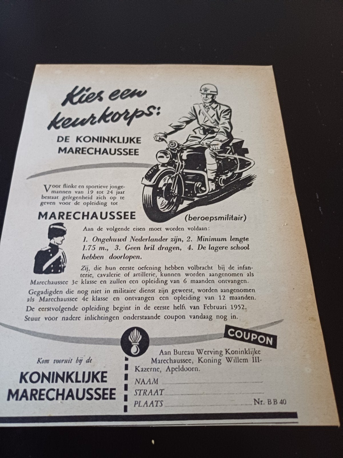 advertentie van de Koninklijke Marechaussee  keurkorps 1951, Ophalen of Verzenden, Marechaussee, Nederland, Embleem of Badge