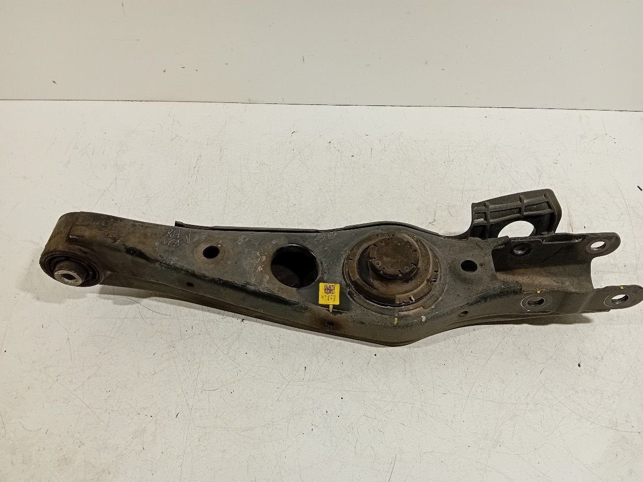 Draagarm rechts achter onder Hyundai Santa Fe, Onderdelen@venauto.nl, Van der Ven Autorecycling B.V., Gebruikt, Ettenseweg 76, 4706 PB Roosendaal, The Netherlands