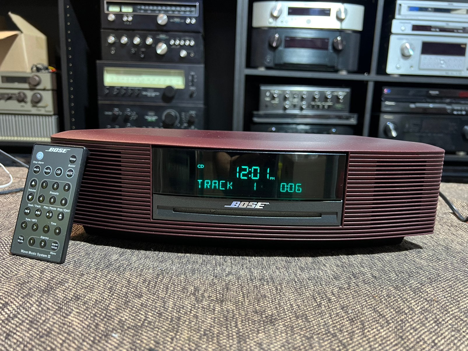 Bose Wave Music System Series III in zeldzame Bordeaux rode., Bose, Zo goed als nieuw, Bose, Radio