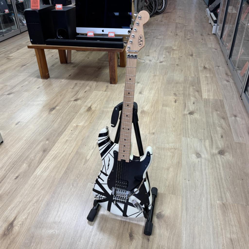 EVH Striped Series WBS Elektrische Gitaar | D-Tuna, Flex Ltd., Zo goed als nieuw, https://flex.com/contact-us, Nobelstraat 10, 5807 GA Oostrum LB, Limburg, Nederland