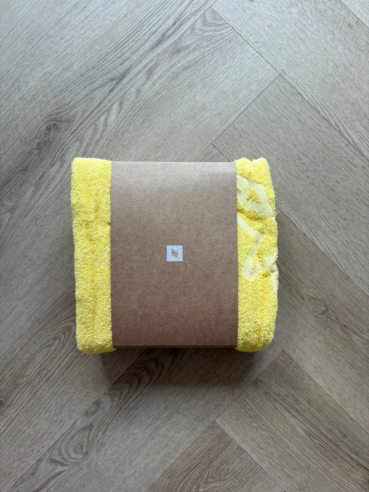 Nespresso strand handoek, Ophalen of Verzenden, Nieuw, Geel, Badlaken