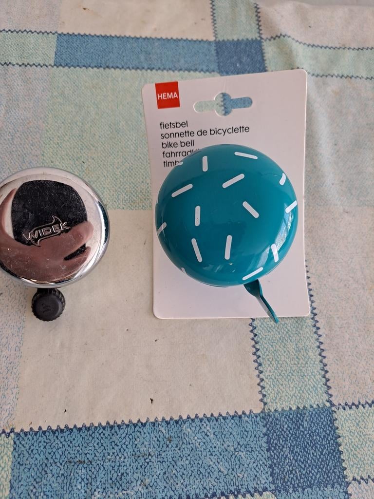 2 Nieuwe Widek en hema  fietsbels, Verzamelen, Speldjes, Pins en Buttons, Ophalen of Verzenden, Nieuw