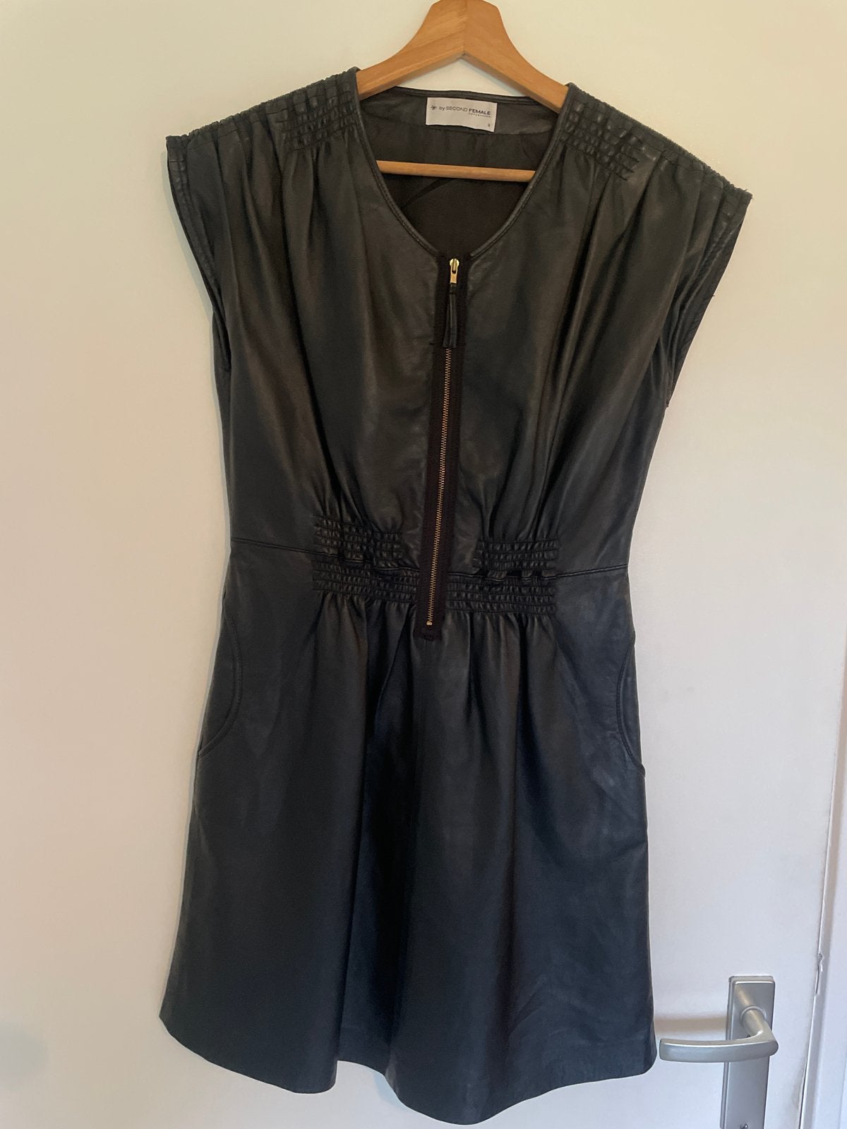 Zwarte leren jurk van Second Female, Kleding | Dames, Maat 38/40 (M), Zwart, Ophalen of Verzenden, Zo goed als nieuw