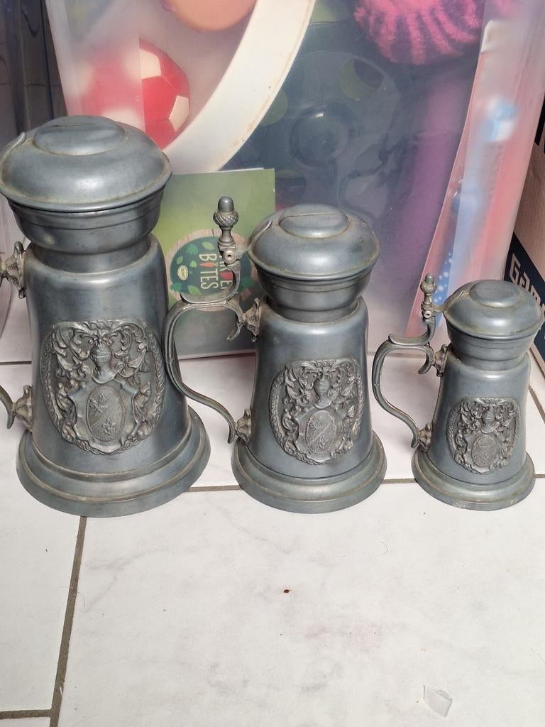 3 tinnen bierkannen met engel en familiewapen, Antiek en Kunst, Antiek | Tin, Ophalen of Verzenden