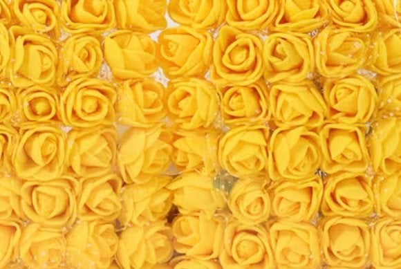 48 Mini Schuimroosjes 2cm Goudgeel met Stekertje, Ophalen of Verzenden, Nieuw