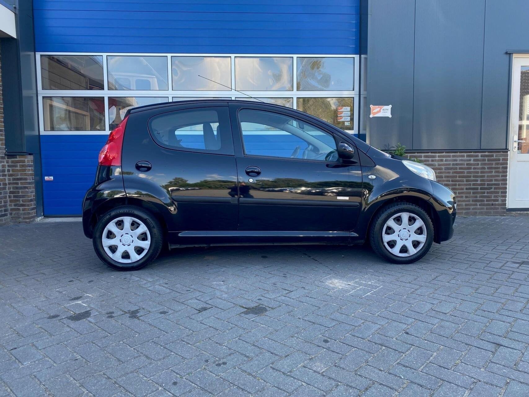 Peugeot 107 1.0-12V Millesim 200 airco central deur, Voorwielaandrijving, Euro 5, Gebruikt, 4 stoelen