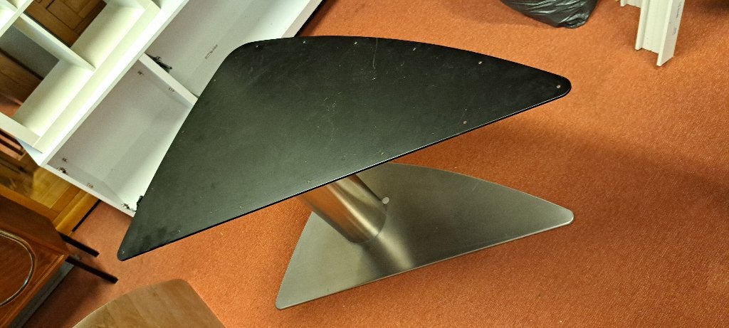Design salontafel met RVS voet en zwart tafelblad, Gebruikt, 100 tot 150 cm, 50 tot 100 cm, Ophalen of Verzenden