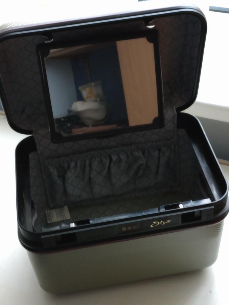 Vintage Beautycase 'Style' met Spiegel en Cijferslot, Gebruikt, Beige, Met slot, Ophalen of Verzenden