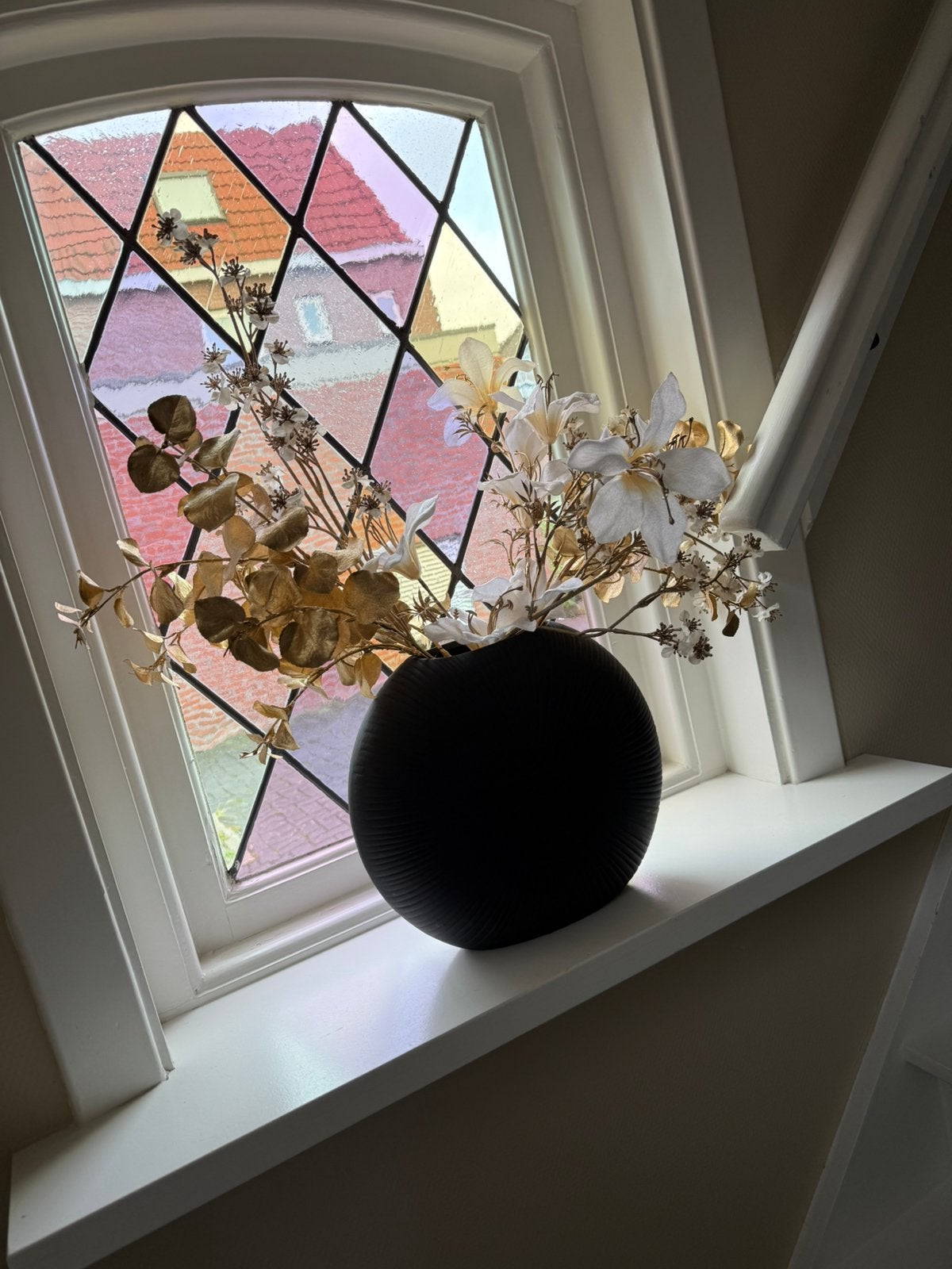 Vaas met zijdebloemen, Ophalen