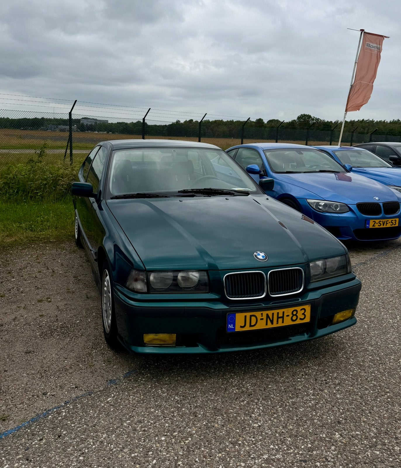 BMW E36 Compact Boston Green | Met nieuwe apk, Auto's, BMW, 1596 cc, 4 cilinders, Handgeschakeld, Grijs