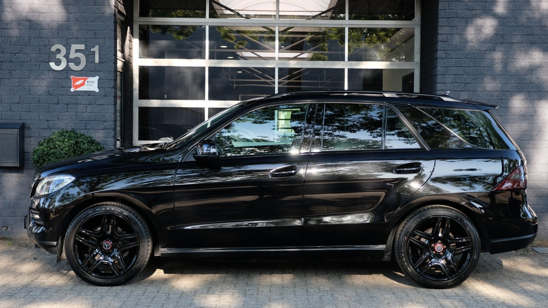 Mercedes-Benz M-klasse 350 Edition 1 21'' AMG | Leder | Pano, Auto's, Automaat, Gebruikt, Zwart, Zwart