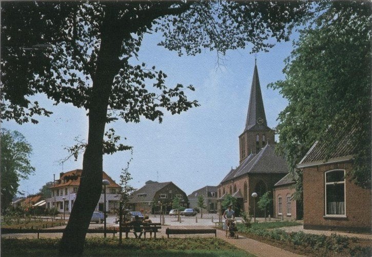 Lunteren Dorpsbrink met oude kerk, Verzenden, 1940 tot 1960, Ongelopen, Gelderland