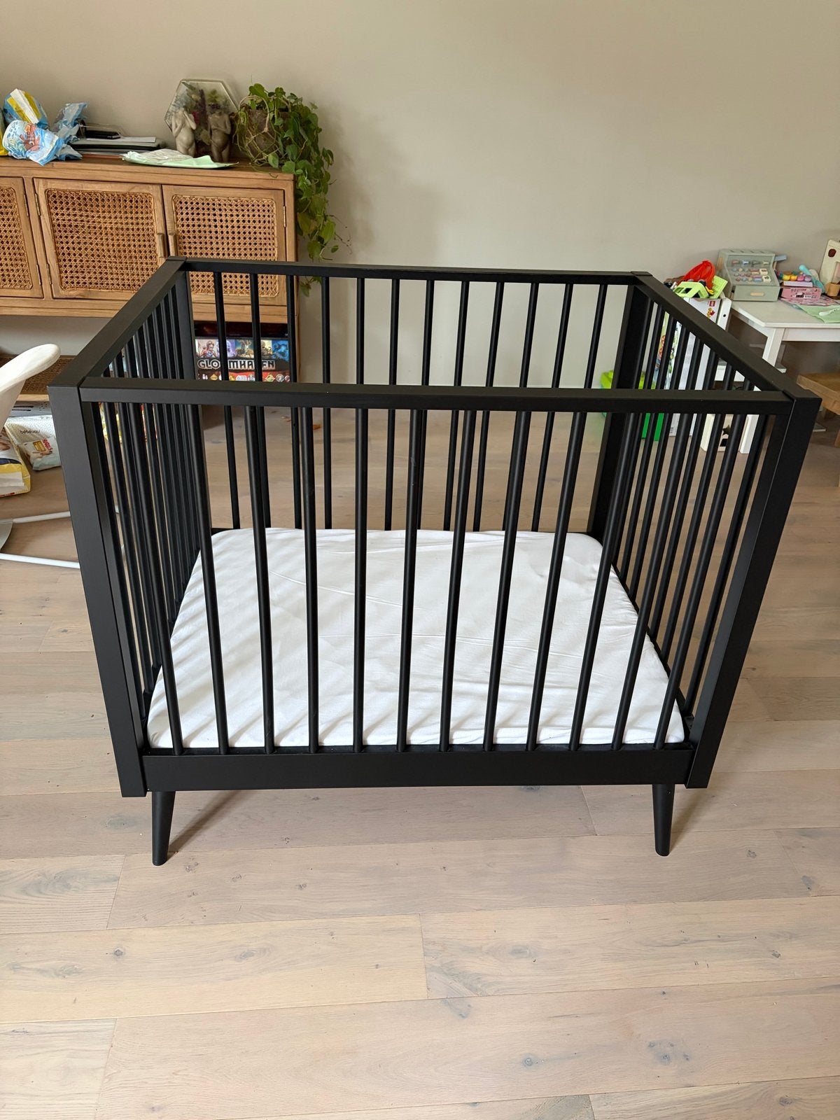 Box Europe Baby Evy zwart inclusief boxmatras en hoeslaken, Kinderen en Baby's, Ophalen, Zo goed als nieuw, Rechthoekig, In hoogte verstelbaar