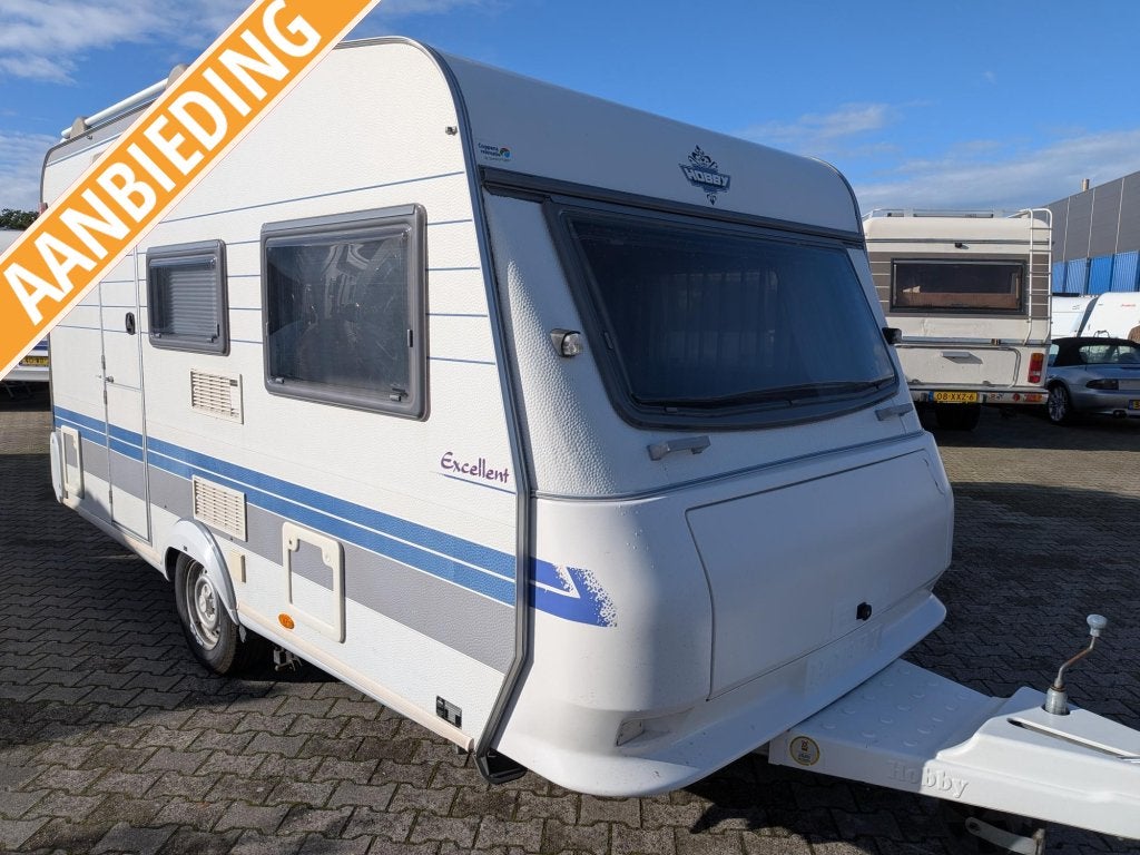Hobby Excellent 400SF met vast bed en zithoek, mover, Hobby, Bedrijf, Treinzit, 750 - 1000 kg