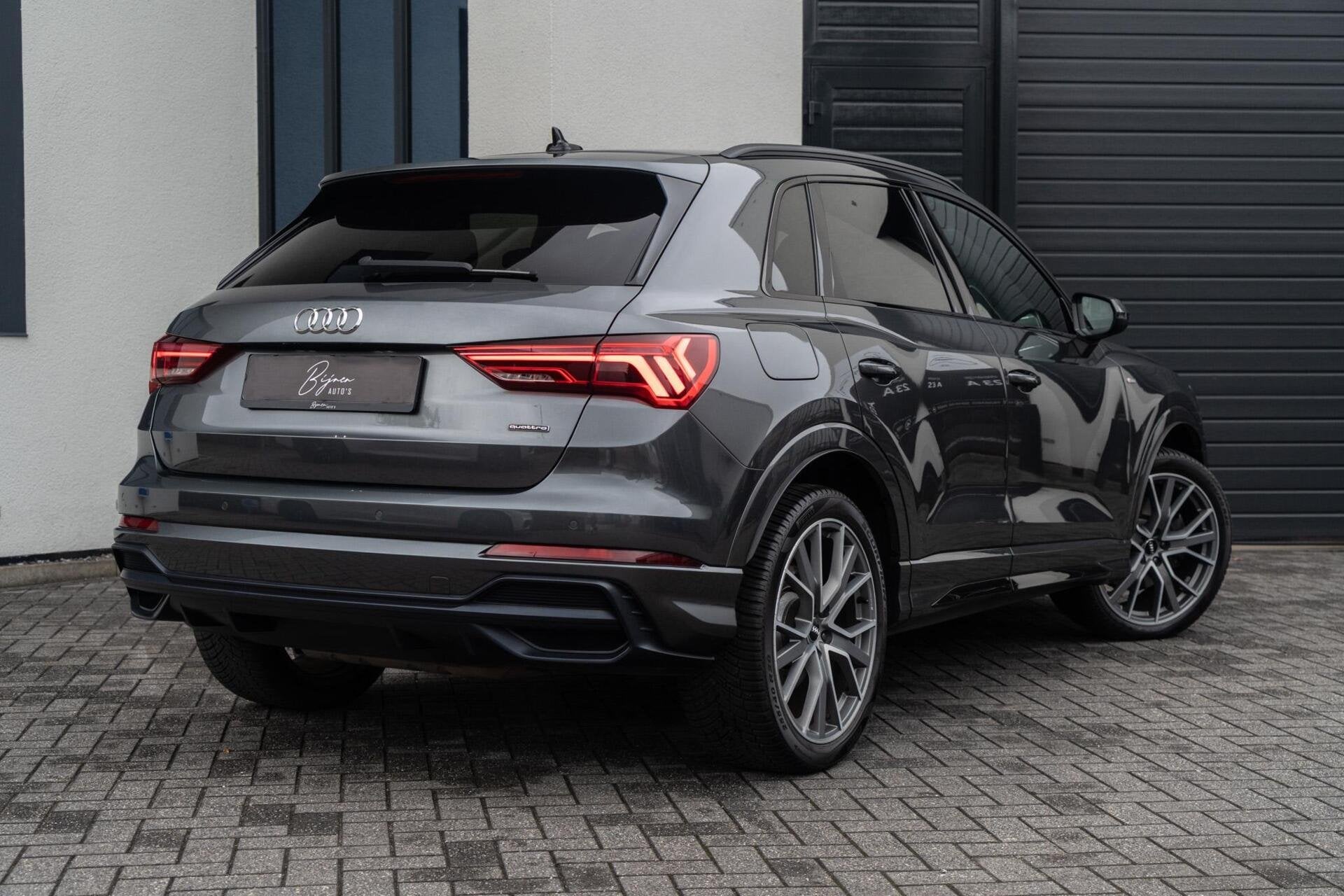 Audi Q3 45 TFSI Quattro S Line 230PK PANO / ELEK. TREKHAAK /, Auto's, Gebruikt, Zwart, 1984 cc, 14 km/l