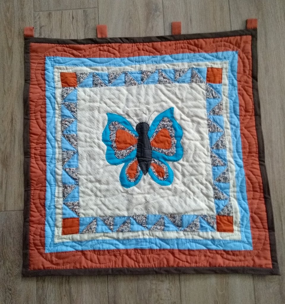Vintage handmade QUILT applicatie vlinder. 70 x 70 cm (Q4), Gebruikt, 40 cm, Textiel, Ophalen of Verzenden