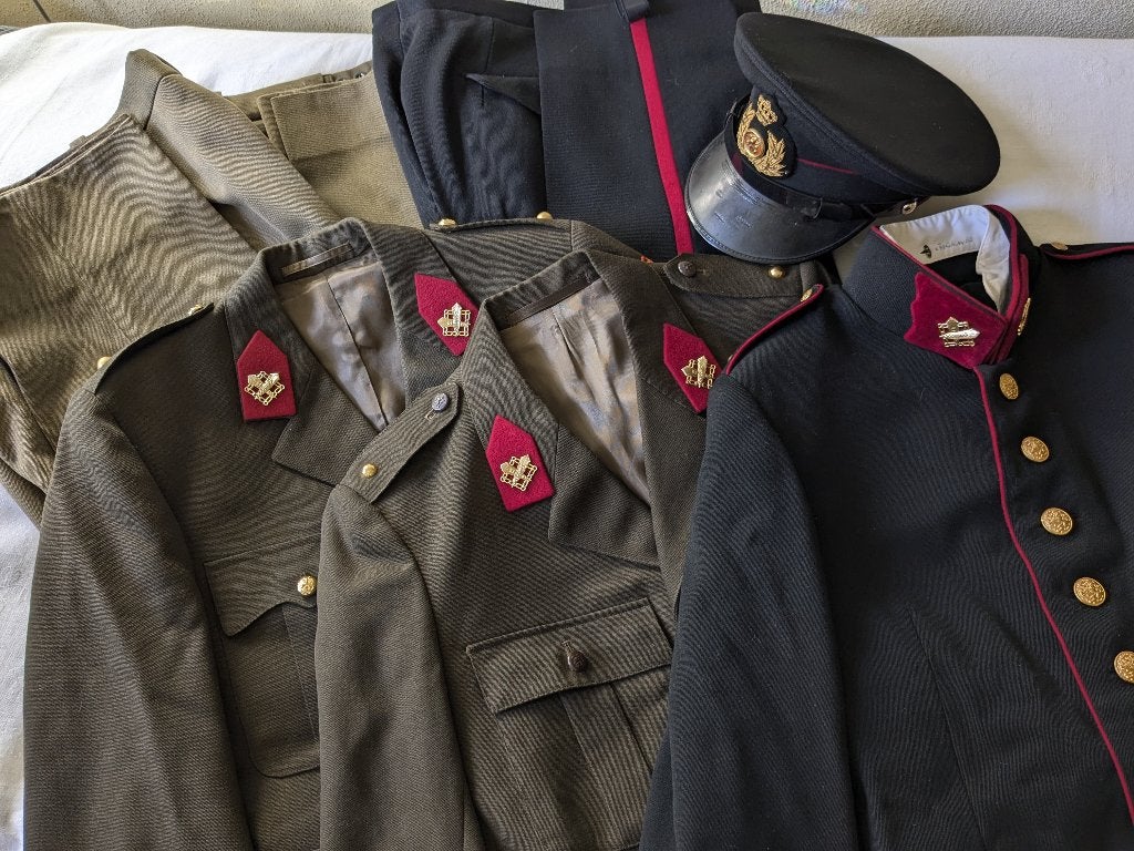 3x SETS uniform GT + DT + VT adjudant Intendance tenue KL, Ophalen of Verzenden, Landmacht, Nederland, Kleding of Schoenen