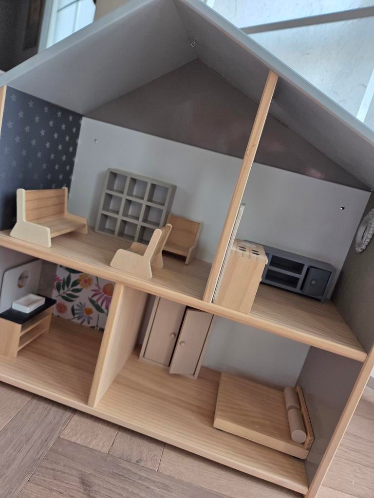 Houten Poppenhuis met Meubels, Ophalen of Verzenden, Gebruikt, Poppenhuis