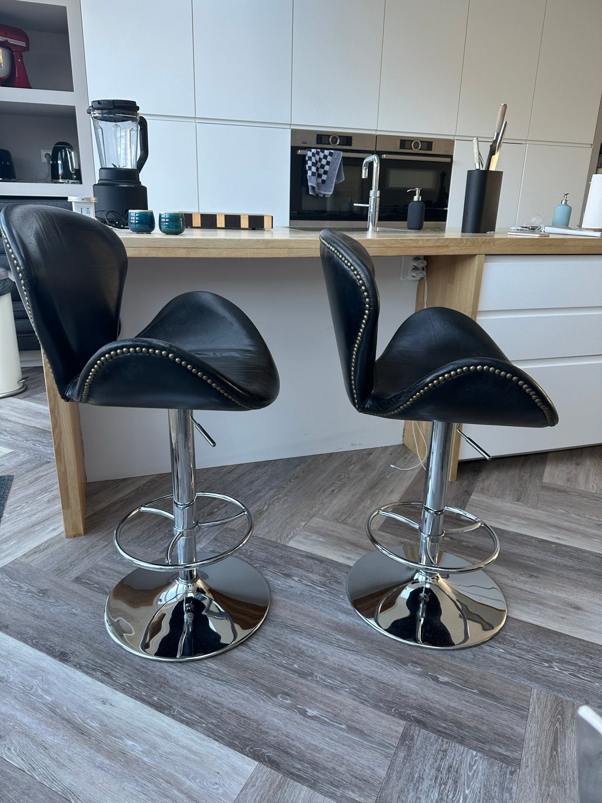 2 Zwarte Barstoelen - In Hoogte Verstelbaar & Draaibaar, Ophalen, Gebruikt, In hoogte verstelbaar, Leer