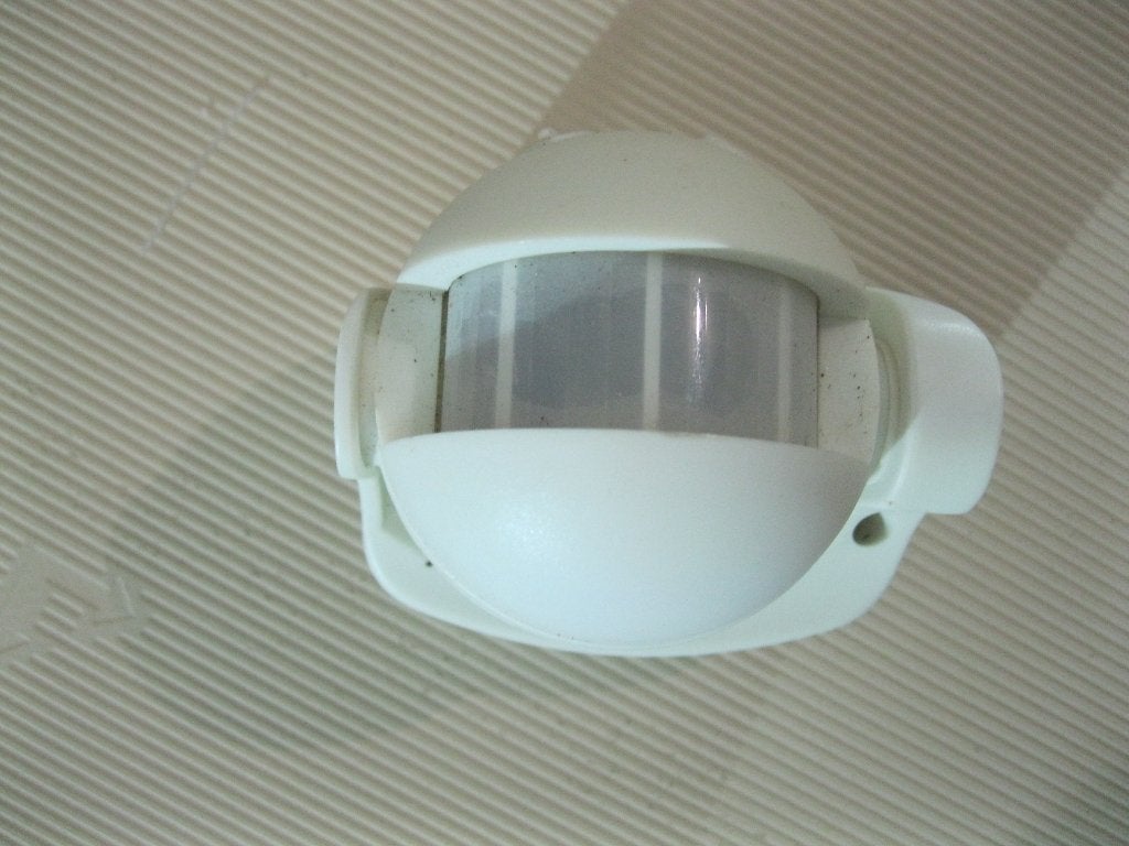 1 bewegingsmelder - 2 schakelaars - 1 TLlamp, Doe-het-zelf en Verbouw, Elektra en Kabels, Ophalen, Zo goed als nieuw, Schakelaar